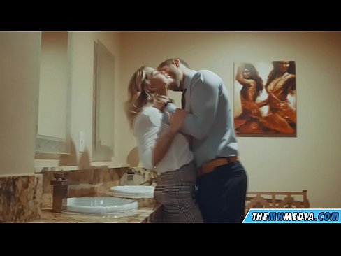 ❤️ 공공 화장실에서 가슴이 큰 금발이 당신을 유혹 할 때 ️❌ 포르노 비디오 포르노에서 ko.rionews.top ❌️